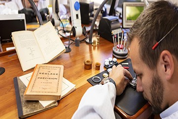 沈阳欧米茄表官方售后洗油